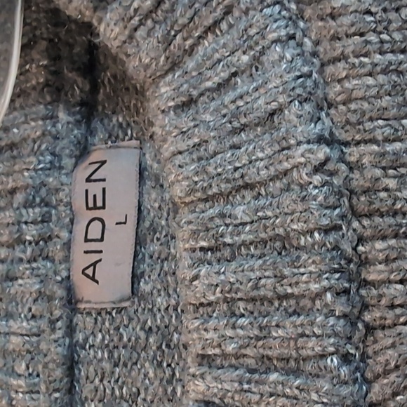 Aiden Gray Sweater with Colorful Embroidery... Size Large - Picture 6 of 6